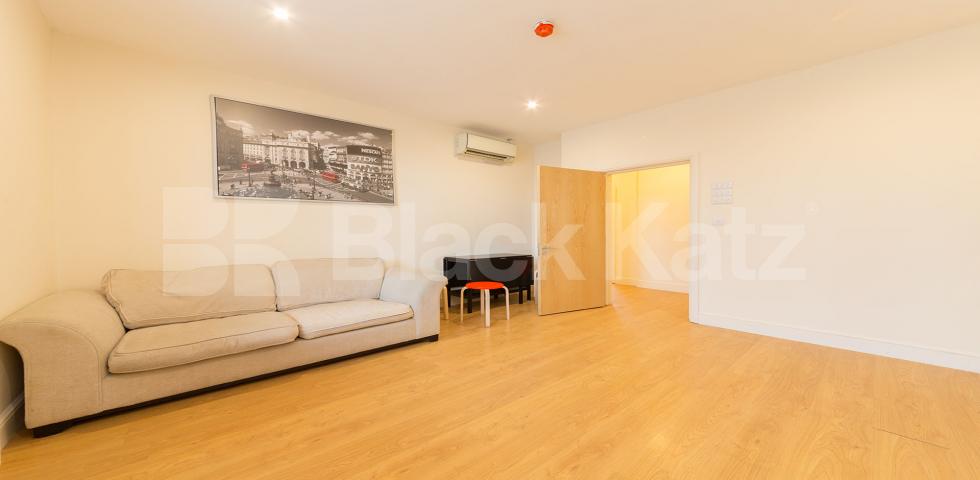 			Great 2 Bed Property !, 2 Bedroom, 1 bath, 1 reception Flat			 High street, Hornsey/Crouch End